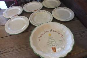 lot 4080 image: Christmas Pie Plate and More