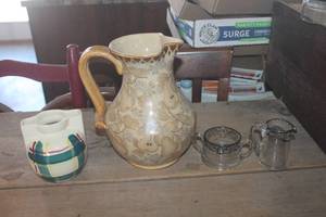 lot 4085 image: Vtg. Creamer, Sugar Bowl, Pitcher & More