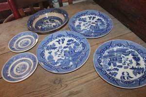 lot 4104 image: Vintage Blue Willow Dishes Made in Japan