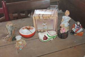 lot 4115 image: Figurines, Candle Holders & More