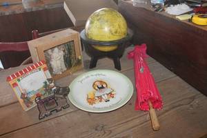 lot 4116 image: Home Dcor Picture Frames Globe & More