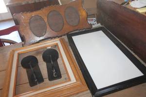 lot 4121 image: Various Sized Picture Frames & Candle Holders