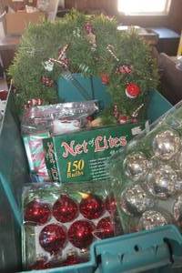 lot 4123 image: Tote with Christmas Dcor