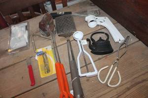 lot 4129 image: Kitchen Utensils and More