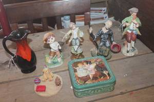 lot 4133 image: Vintage Figurines and More
