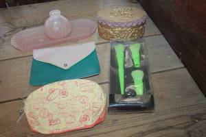 lot 4135 image: NIP Makeup Brushes and More