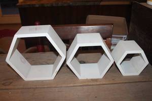 lot 4141 image: 3 Piece Wooden Shelves