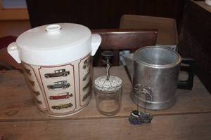 lot 4143 image: Vintage Ice Bucket, Chopper & More