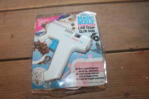 lot 4162 image: NIP Hot Glue Gun