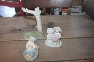 lot 4163 image: Circle of Friends Figurines