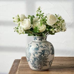 lot 45412 image: Ceramic Chinoiserie Floral Vase  6.3 Inch Blue and White Vintage  Retro Ice Cracked Blue and White Porcelain Vase for Table, Living Room, Bathroom Decoration, Shelf Decor, Mantel - Retail $21