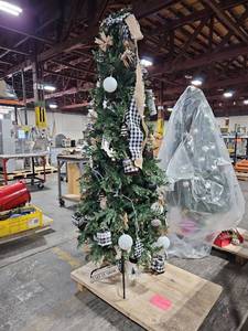 lot 6076 image: Pre-lit Artificial Christmas Tree with Black and White Plaid Decorations