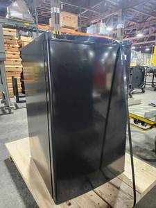 lot 6082 image: Avanti RM4416B Black Compact Refrigerator