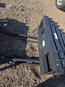 lot 36000 image: Skid Steer double spear bail spike Assembly