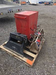 lot 236 image: Snap-on Tool Cart, Reece 5th wheel hitch mount,Miscellaneous tools