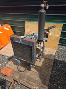 lot 238 image: Kubota Diesel Engine Assembly with Hydraulic Components