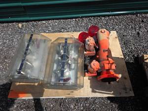 lot 242 image: Federal Signal Code 3 XL Light Bar with Emergency Warning Beacons