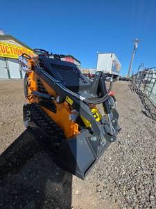 lot 930 image: Arteer Mini Skid Steer Tracked Loader  Compact Power for Big Jobs