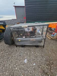 lot 1210 image: Arteer 40 Gallon Gasoline Air Compressor 4HP 175 PSI