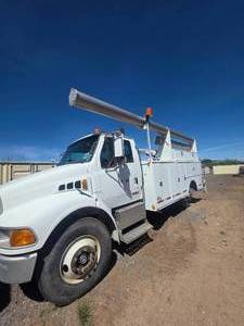 lot 10008 image: Sterling Heavv Dutv Service Truck w Crane - NO TITLE