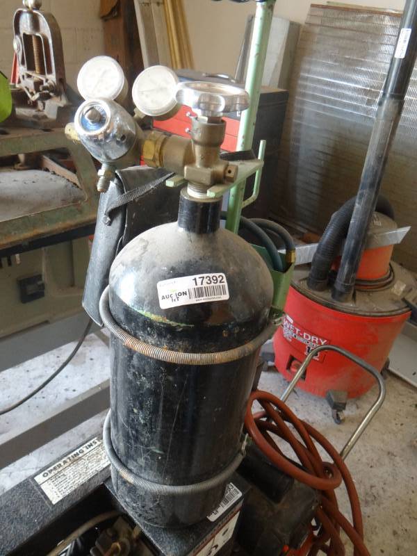 lot 17392 image: Uniweld tank wgauges.
