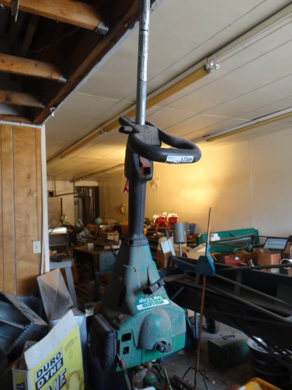 lot 17396 image: Weed Eater twist & edge.