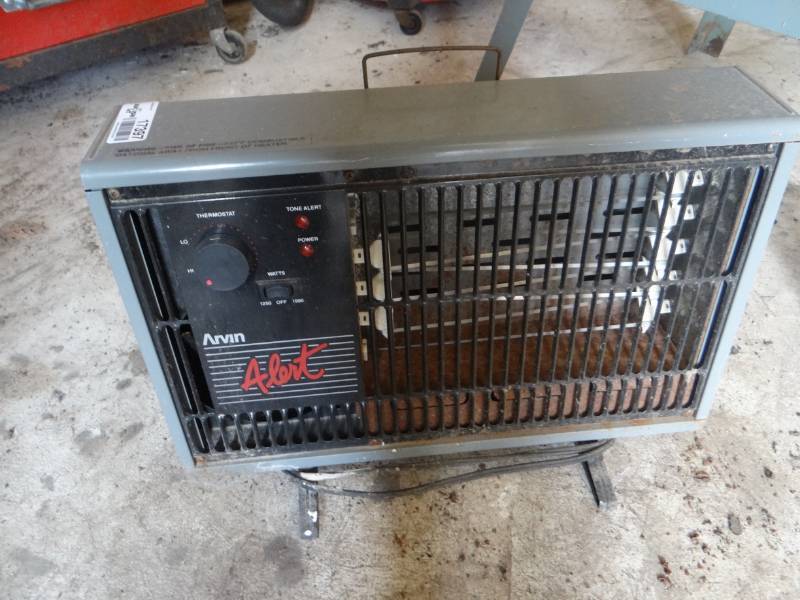 lot 17397 image: Arvin space heater.