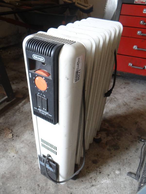 lot 17398 image: Delonghi space heater.