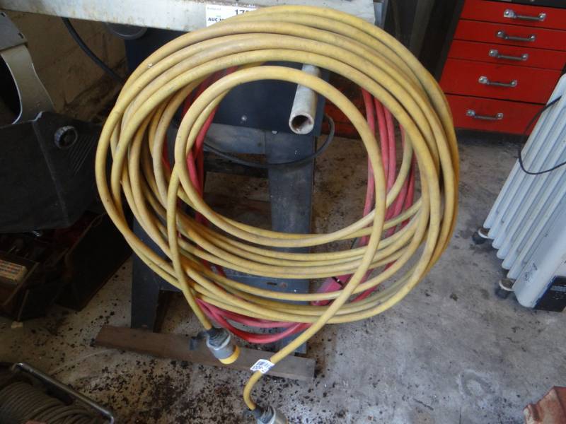 lot 17403 image: 2 Extension cords.