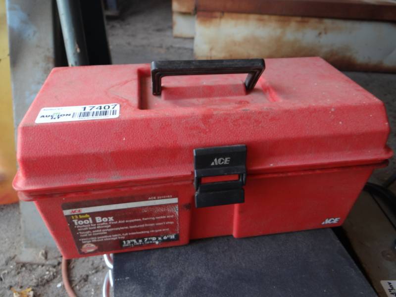 lot 17407 image: Plastic tool box wcontents.