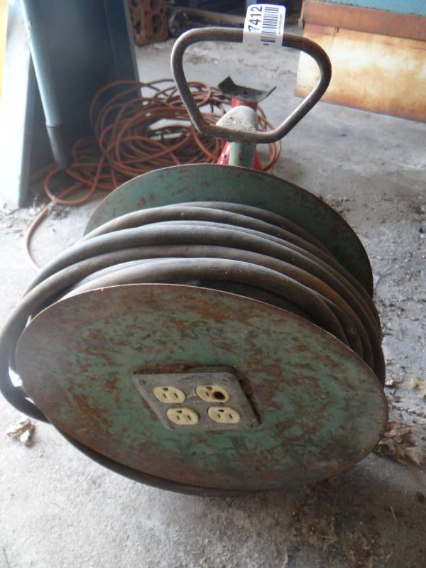 lot 17412 image: Extension cord on reel.