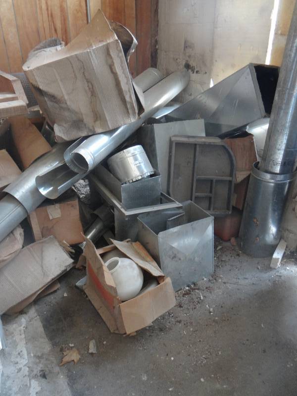 lot 17416 image: Large lot of metal ductwork various parts & pieces.