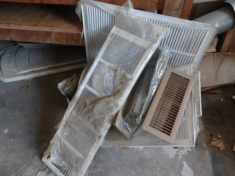 lot 17417 image: Lot of various vent covers.