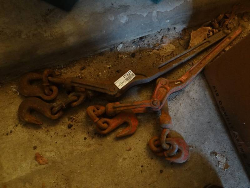lot 17437 image: 2 Chain booms.
