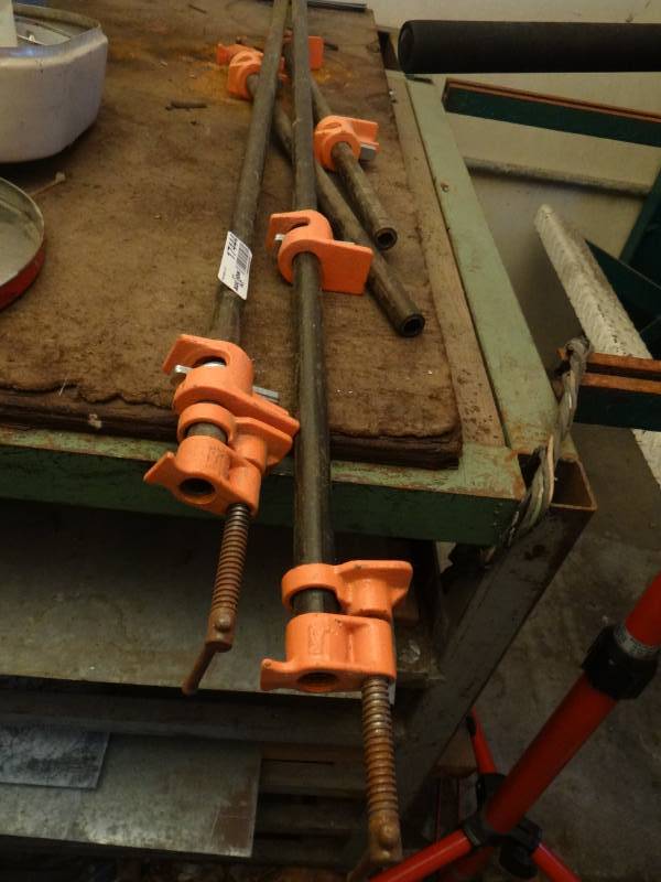 lot 17444 image: 4 Pipe clamps 2 big & 2 small.