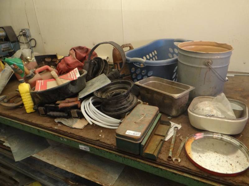 lot 17445 image: Contents on top of work bench, work bench not included.