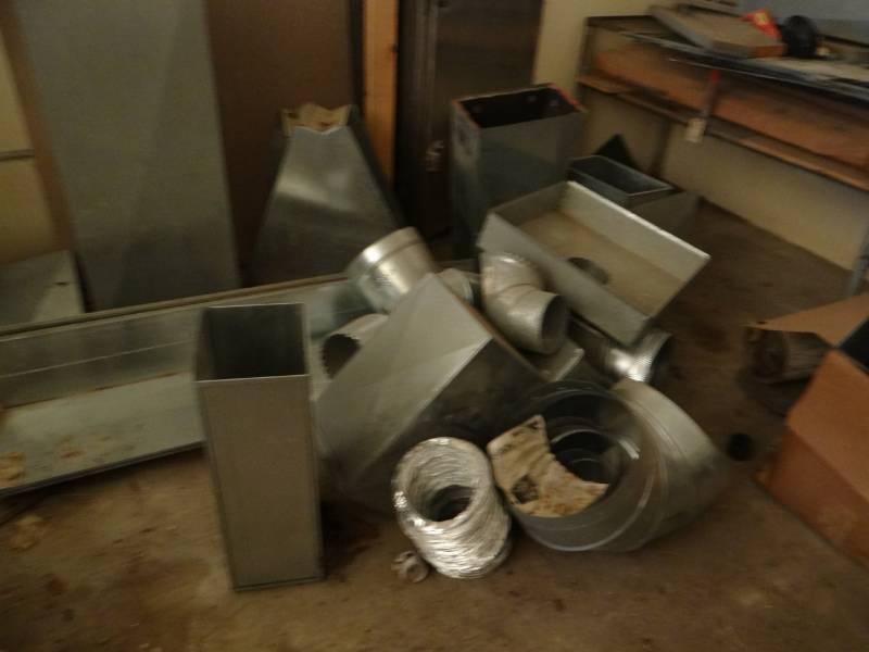 lot 17455 image: Large lot of ductwork various parts & pieces.