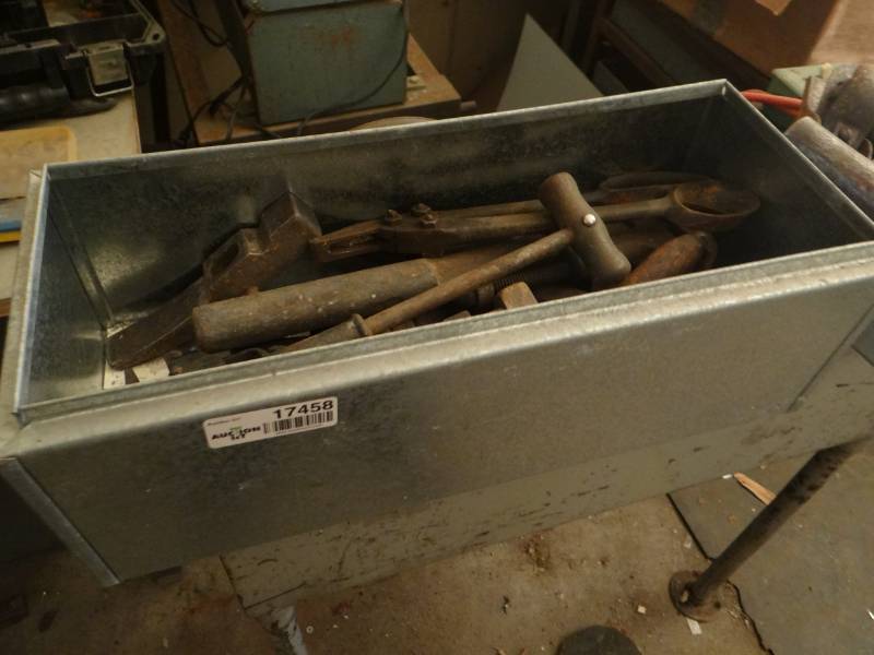 lot 17458 image: Toolbox wcontents.