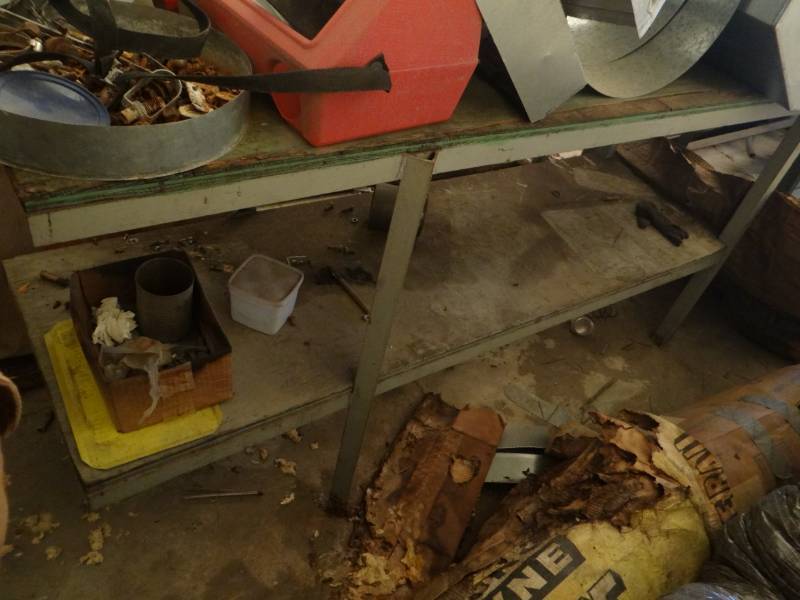 lot 17462 image: Metal table, contents not included.