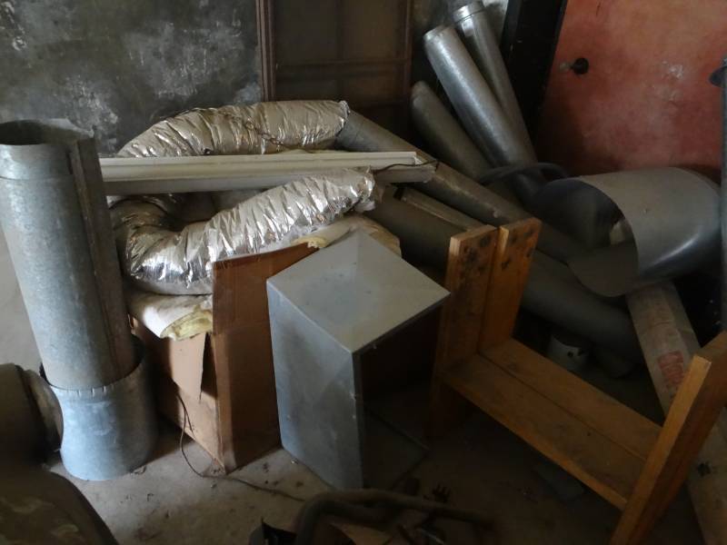 lot 17464 image: Large lot of ductwork various parts & pieces.