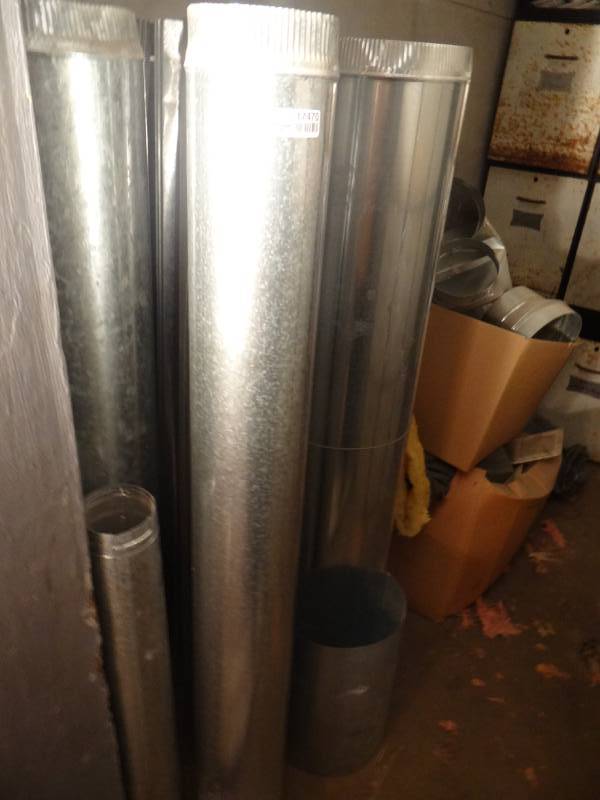 lot 17470 image: Lot of duct work & flexible duct various parts & pieces.