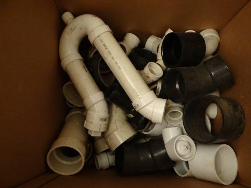 lot 17479 image: Box of PVC fittings.