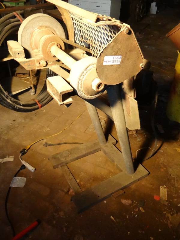 lot 17494 image: Large grinder on metal stand.
