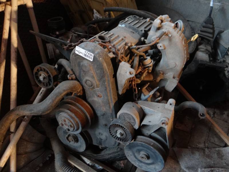 lot 17496 image: Ford engine 2.3 liter EFI.
