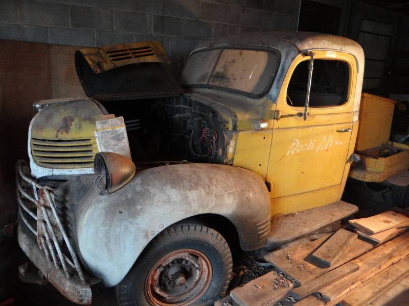 lot 17501 image: 1942 Dodge.