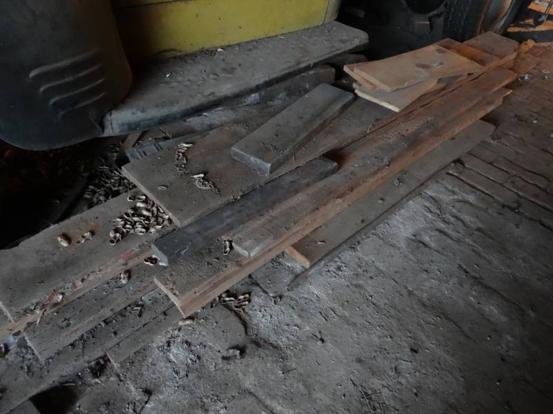 lot 17502 image: Lot of various wood.