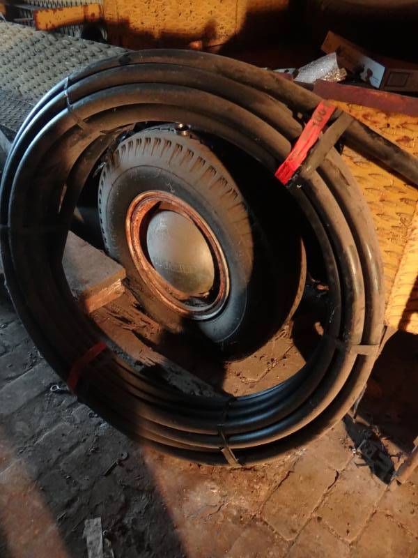 lot 17503 image: Large plastic hose.