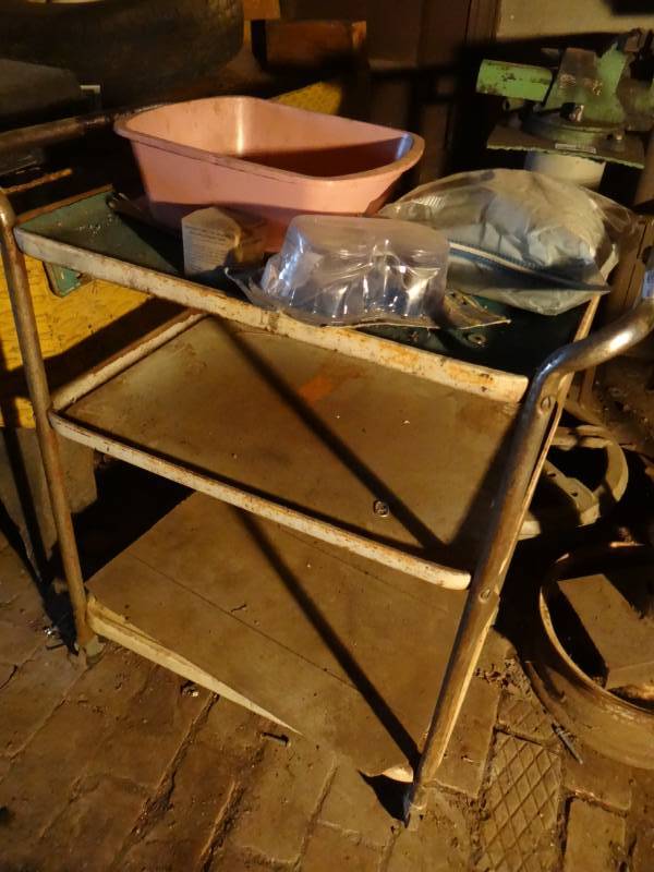 lot 17504 image: Cart & contents.