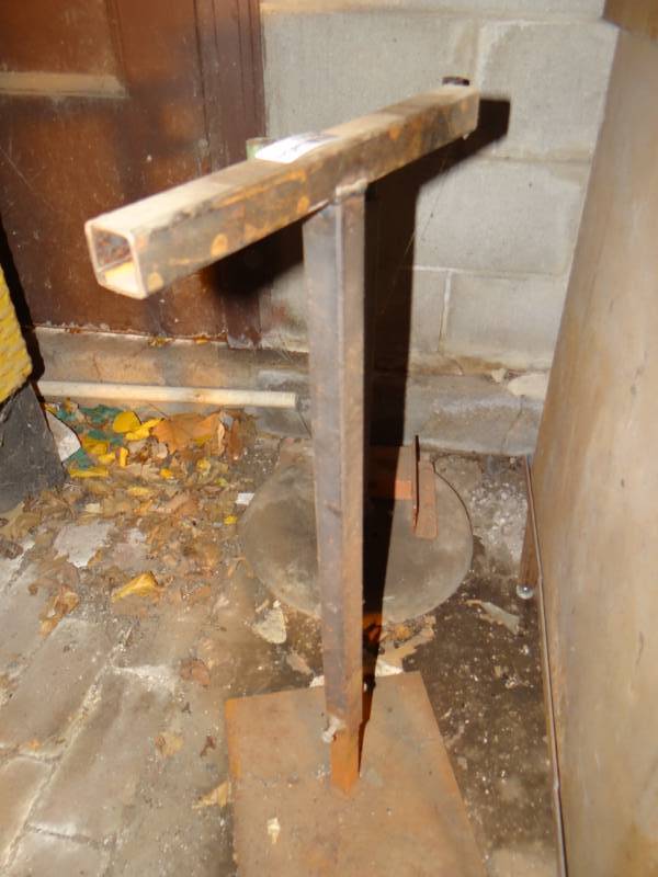 lot 17508 image: 2 Tool stands.