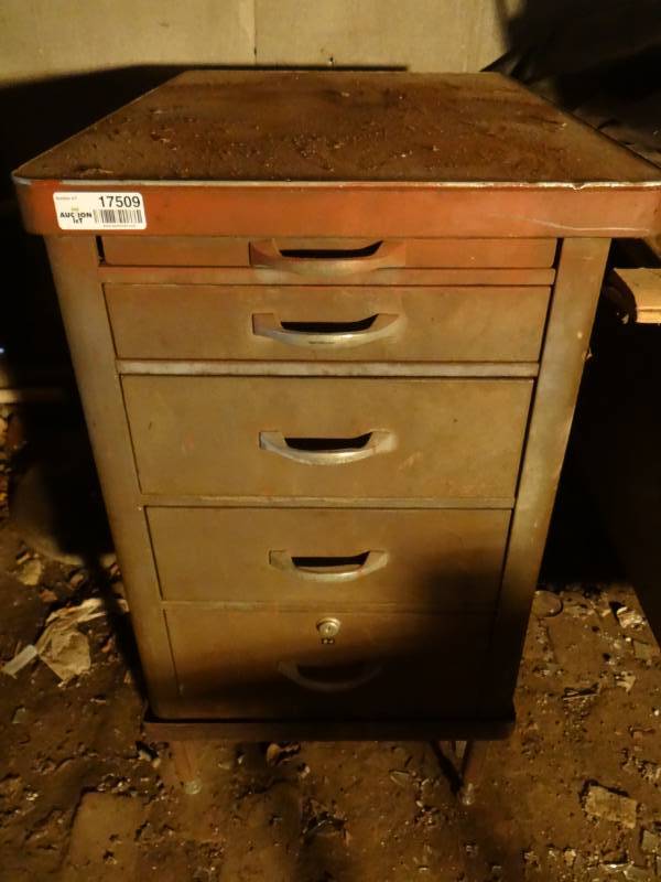 lot 17509 image: Metal cabinet w4 drawers.